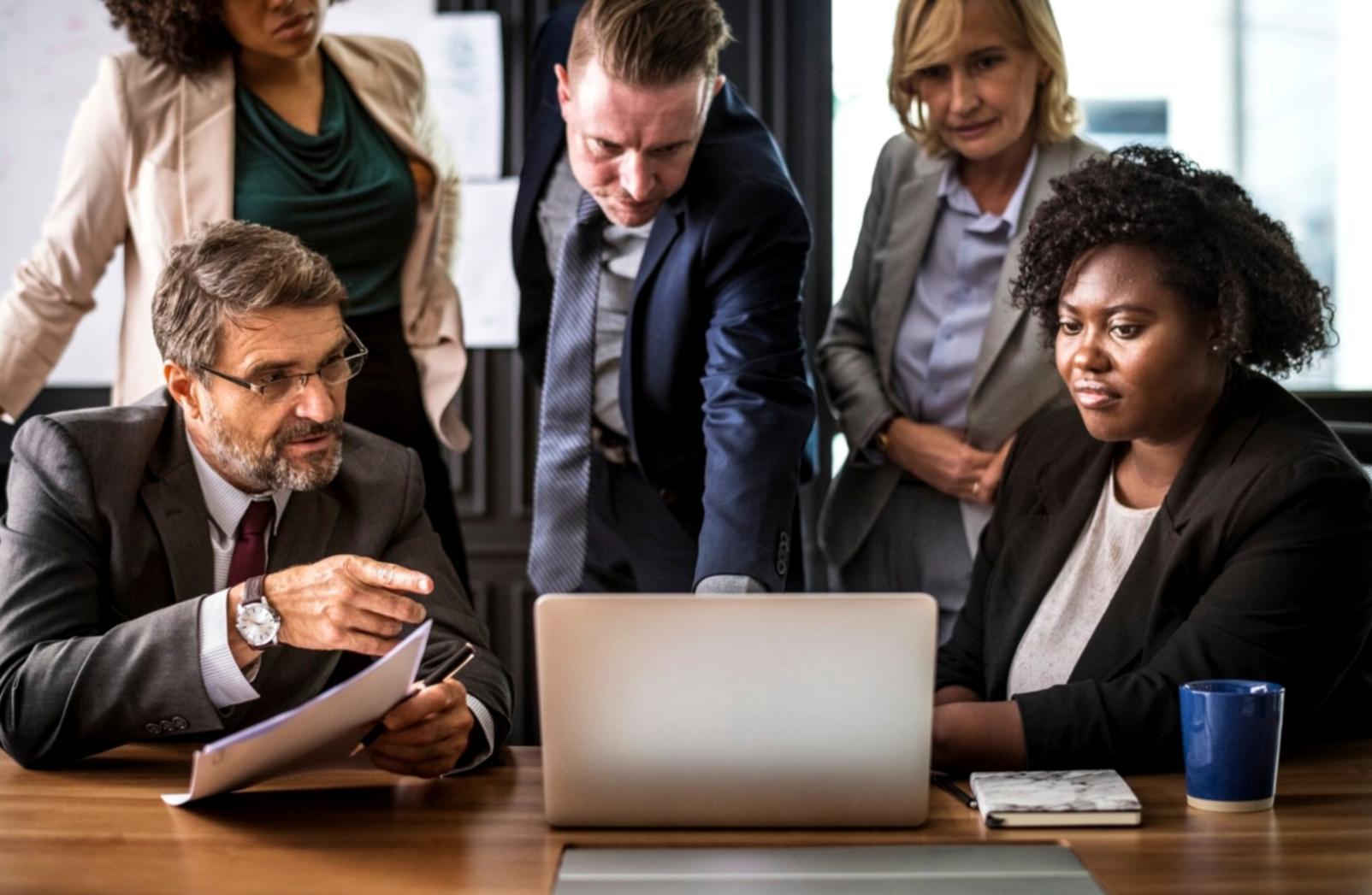 Startup-Team bei der Finanzierungsplanung